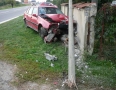 Krimi - NEHODA: Autom prerazili múr pri dome - P1170189.JPG